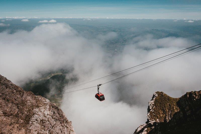 Tren cremallera en el Monte Pilatus: recorrido entre prados y rocas hasta Pilatus Kulm