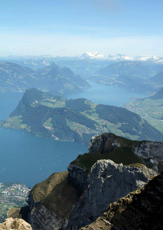 Senderos y miradores en la cima del Monte Pilatus: panorámicas del lago y los Alpes